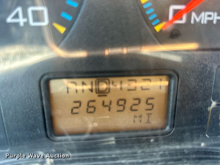 image for item NL9670 2004 International 7400 roll-off container truck