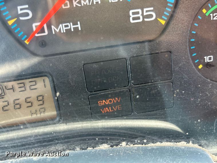 image for item NL9670 2004 International 7400 roll-off container truck