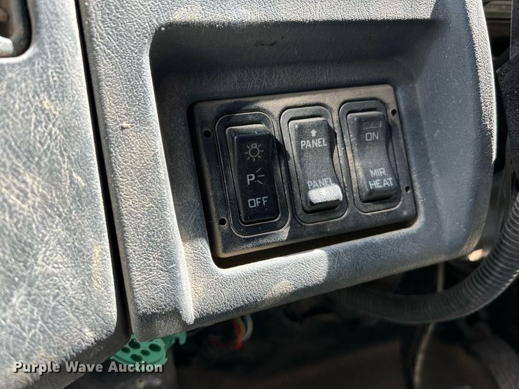 image for item NL9670 2004 International 7400 roll-off container truck