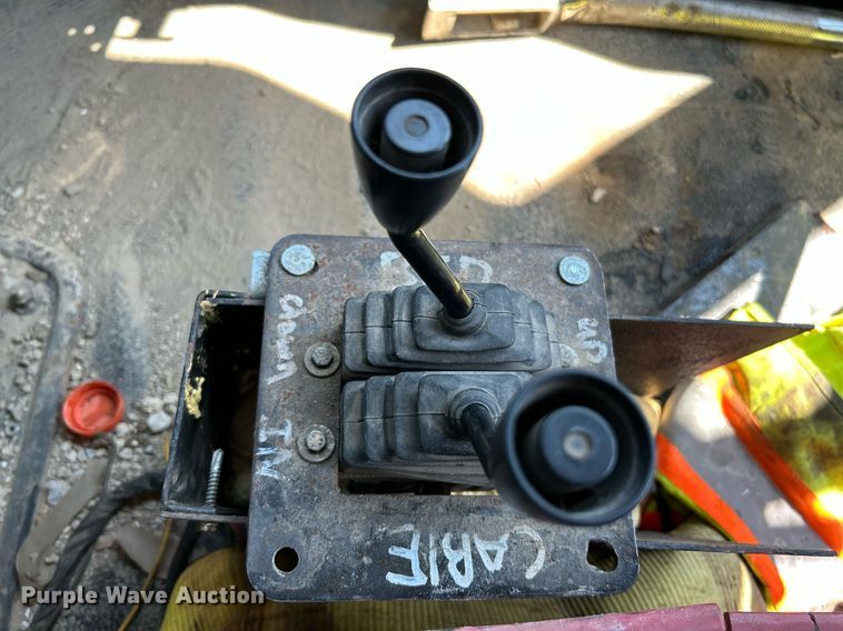 image for item NL9670 2004 International 7400 roll-off container truck