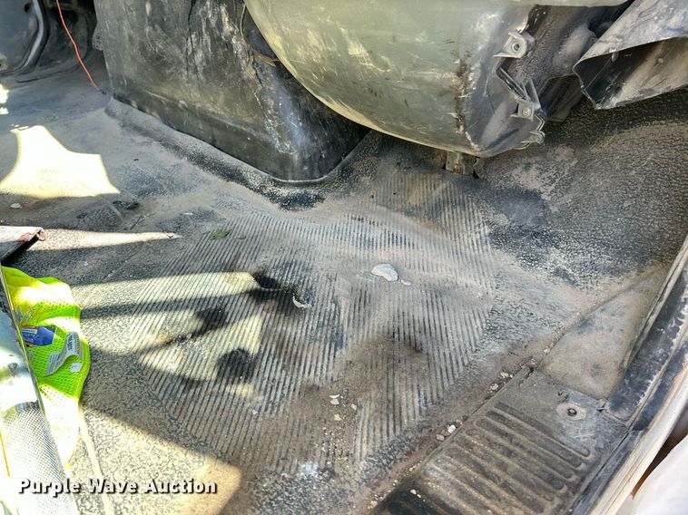 image for item NL9670 2004 International 7400 roll-off container truck