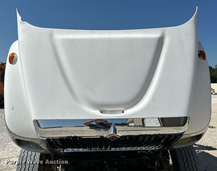 image for item NL9670 2004 International 7400 roll-off container truck