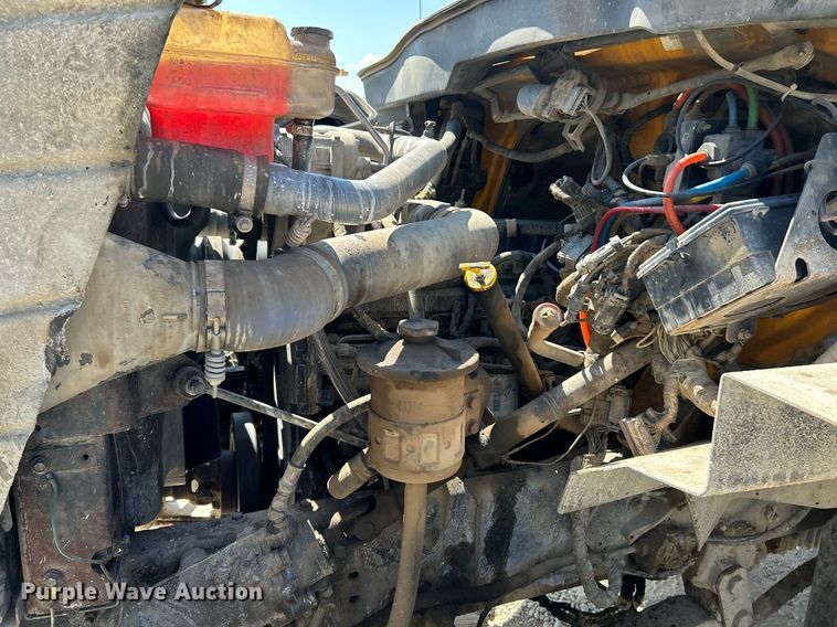 image for item NL9670 2004 International 7400 roll-off container truck