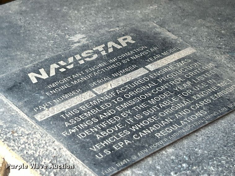 image for item NL9670 2004 International 7400 roll-off container truck