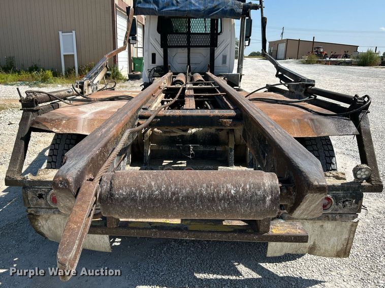 image for item NL9670 2004 International 7400 roll-off container truck