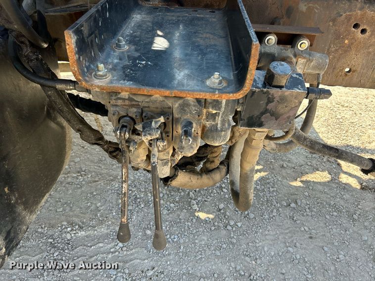 image for item NL9670 2004 International 7400 roll-off container truck