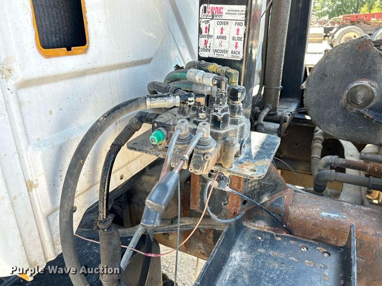 image for item NL9670 2004 International 7400 roll-off container truck