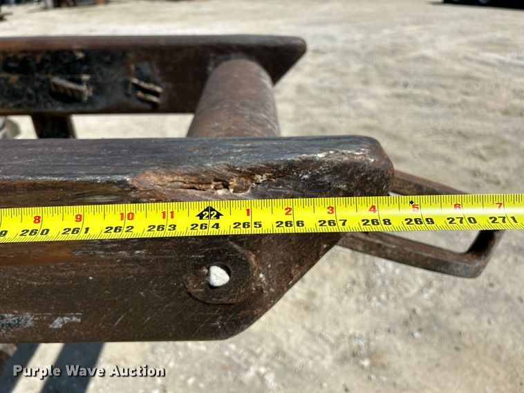 image for item NL9670 2004 International 7400 roll-off container truck