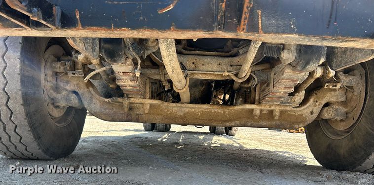 image for item NL9670 2004 International 7400 roll-off container truck