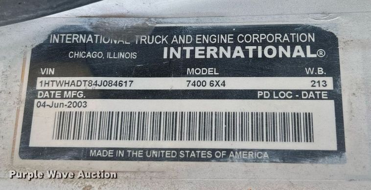 image for item NL9670 2004 International 7400 roll-off container truck