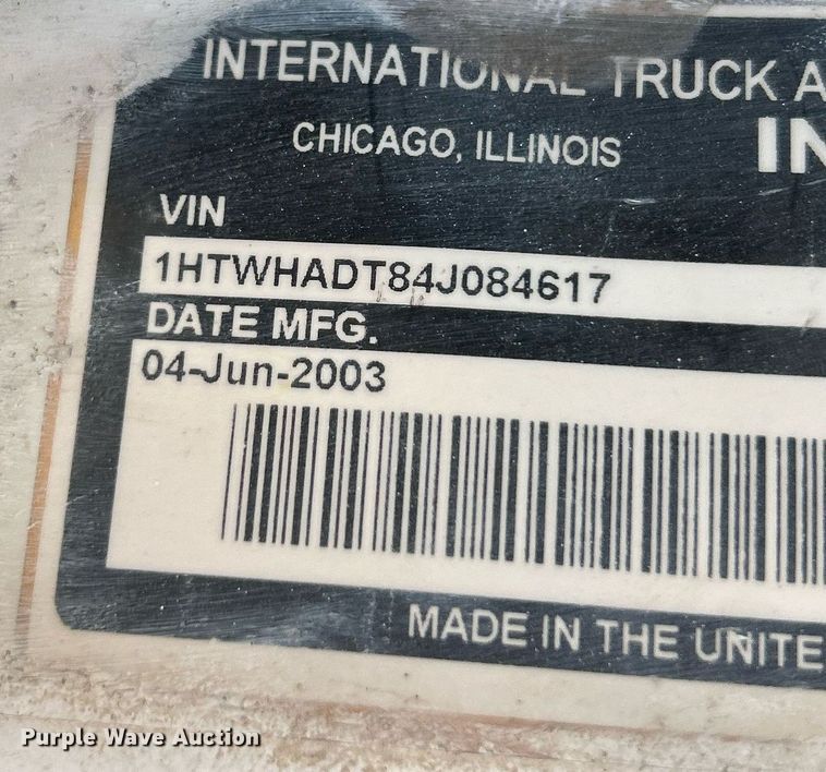 image for item NL9670 2004 International 7400 roll-off container truck