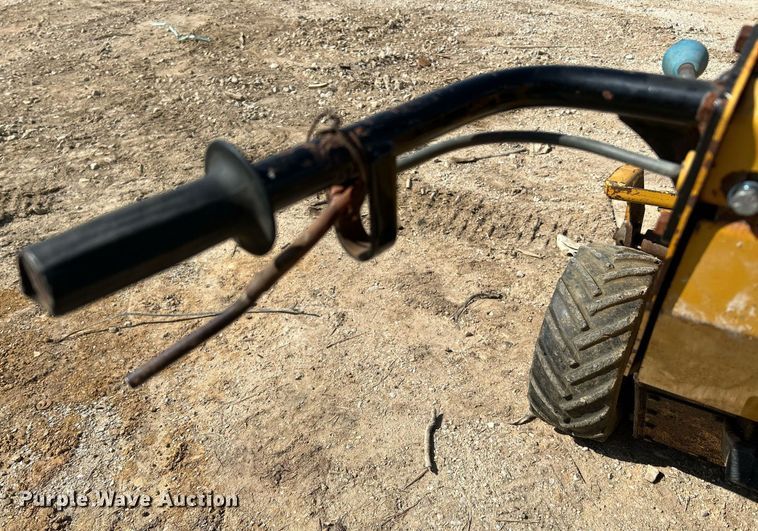 image for item NL9672 2001 Vermeer V1350  trencher