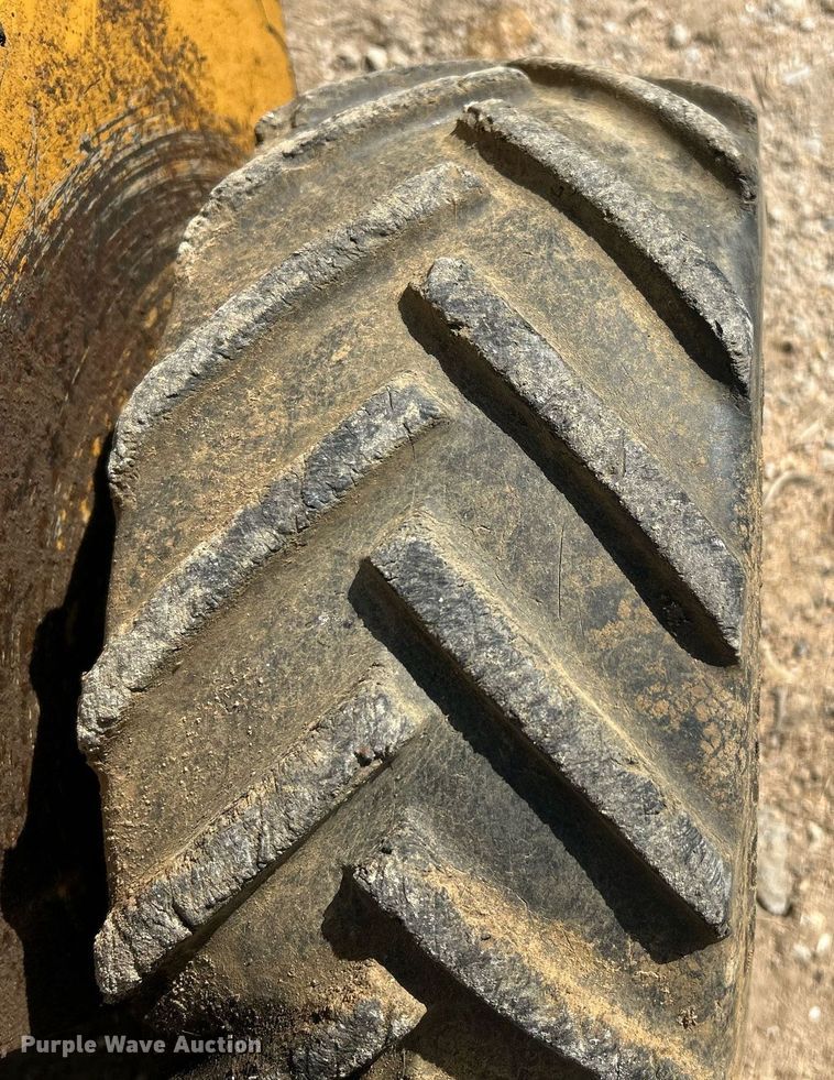 image for item NL9672 2001 Vermeer V1350  trencher