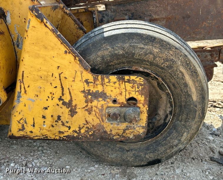 image for item NL9672 2001 Vermeer V1350  trencher
