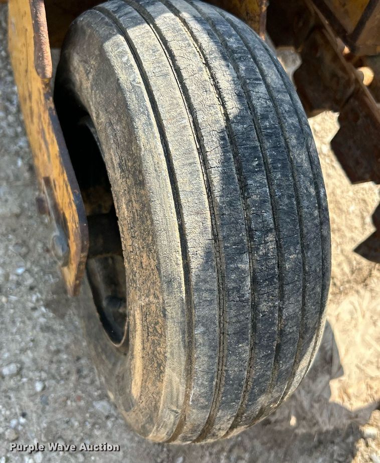 image for item NL9672 2001 Vermeer V1350  trencher