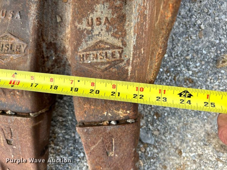 image for item NL9687 CP 160 Deere  excavator bucket