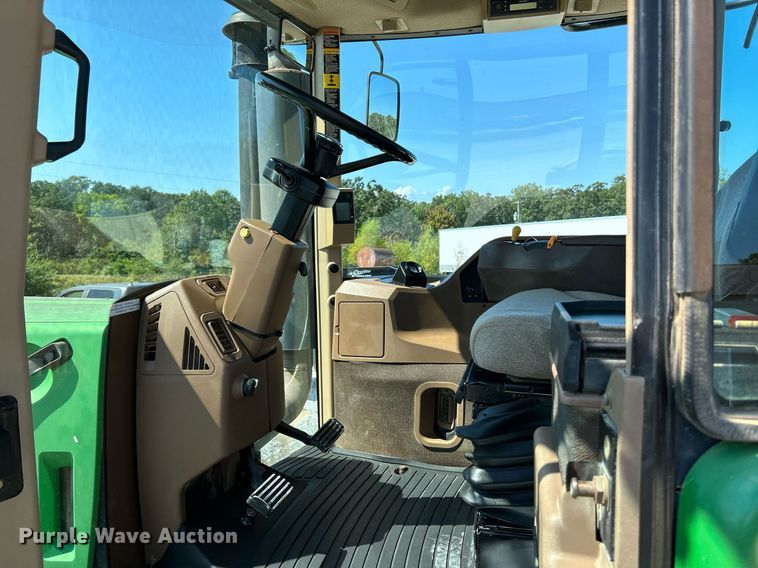 image for item NL9692 2000 John Deere 9400  4WD tractor