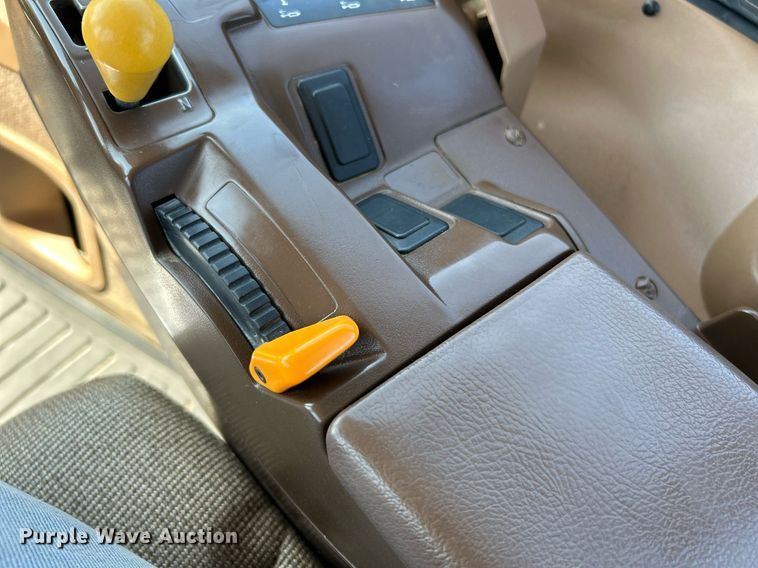 image for item NL9692 2000 John Deere 9400  4WD tractor