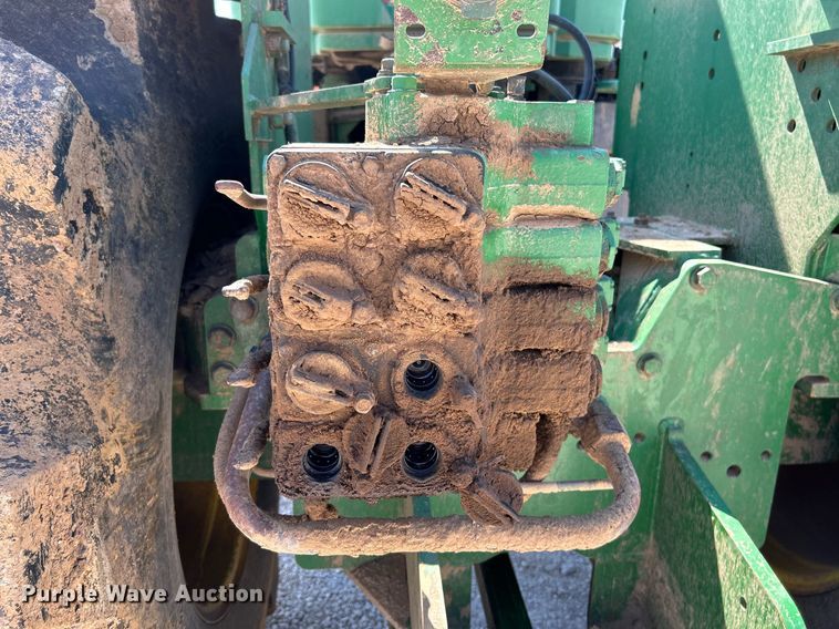 image for item NL9692 2000 John Deere 9400  4WD tractor