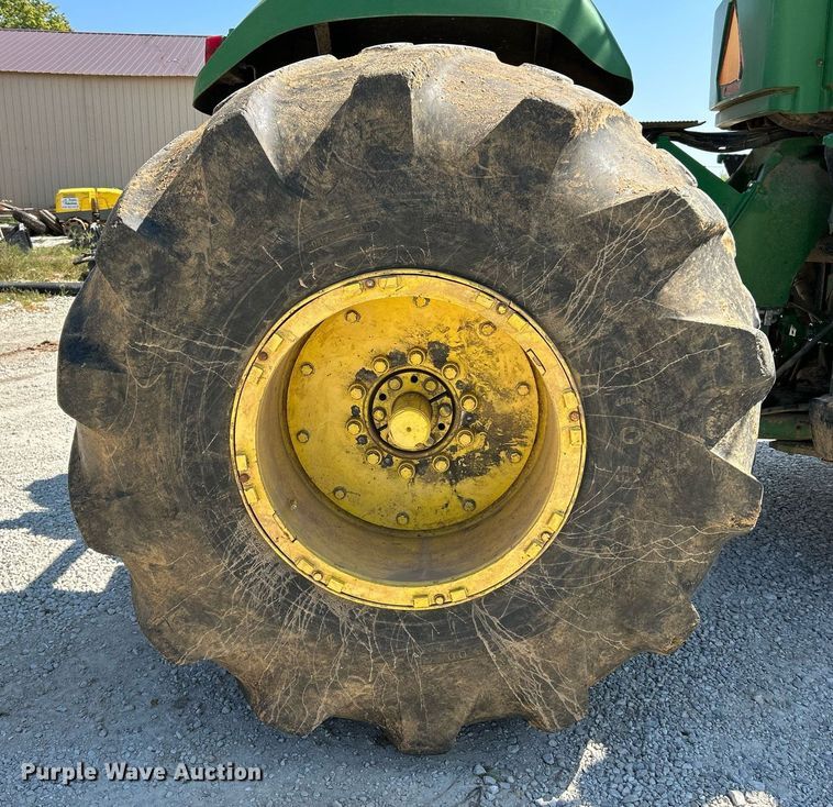image for item NL9692 2000 John Deere 9400  4WD tractor