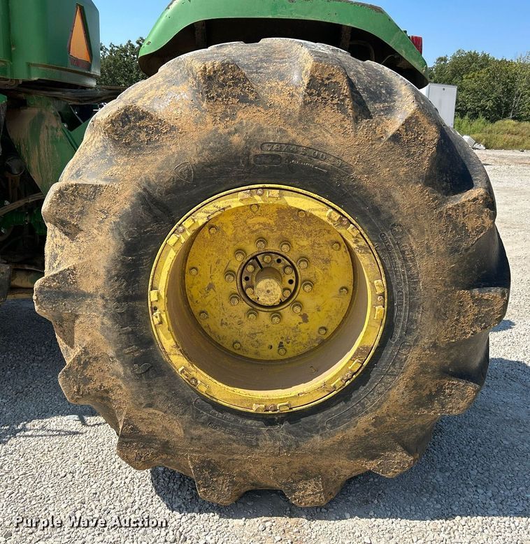 image for item NL9692 2000 John Deere 9400  4WD tractor