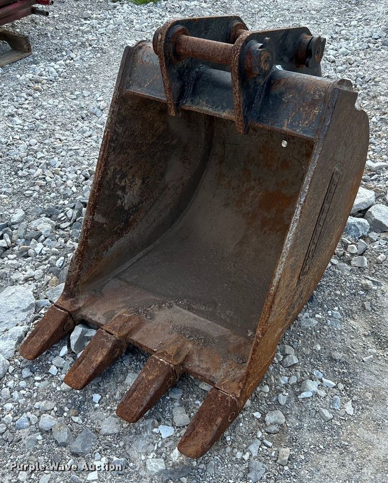 image for item NL9696 Komatsu  24" W excavator bucket