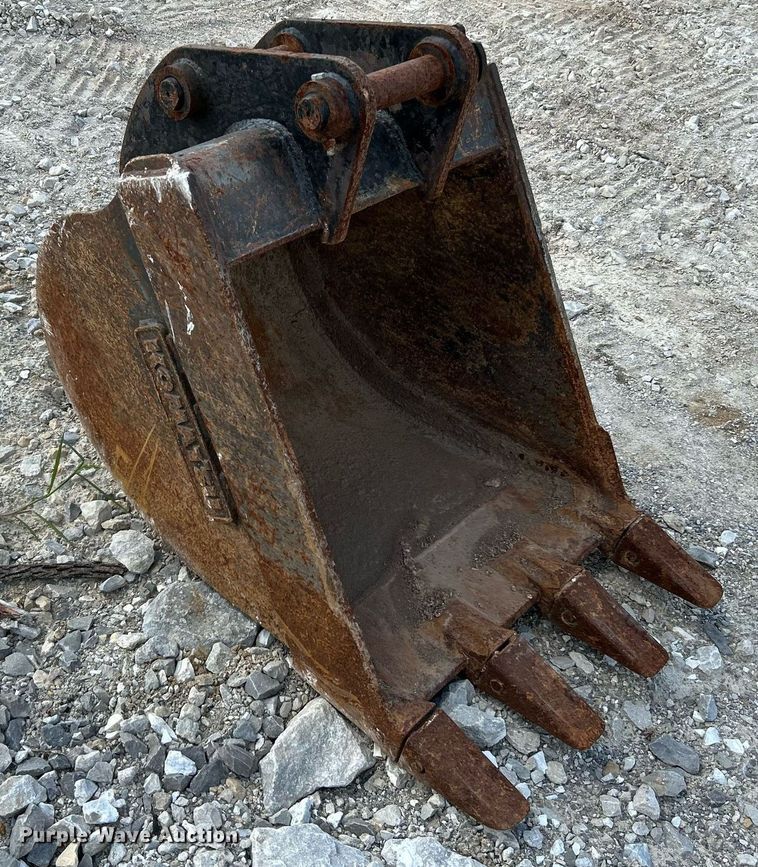 image for item NL9696 Komatsu  24" W excavator bucket