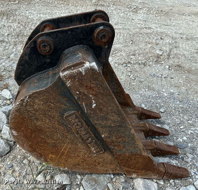 image for item NL9696 Komatsu  24" W excavator bucket