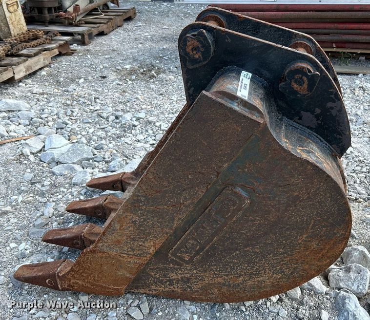 image for item NL9696 Komatsu  24" W excavator bucket