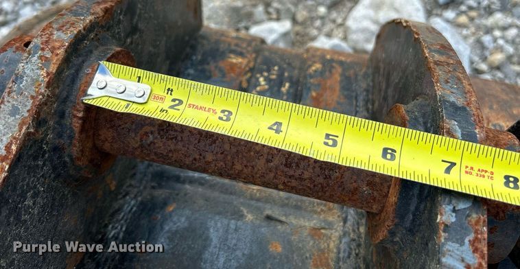 image for item NL9696 Komatsu  24" W excavator bucket