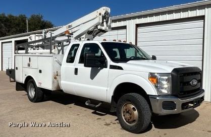 image for item NP9478 2011 Ford  F350 Super Duty bucket truck
