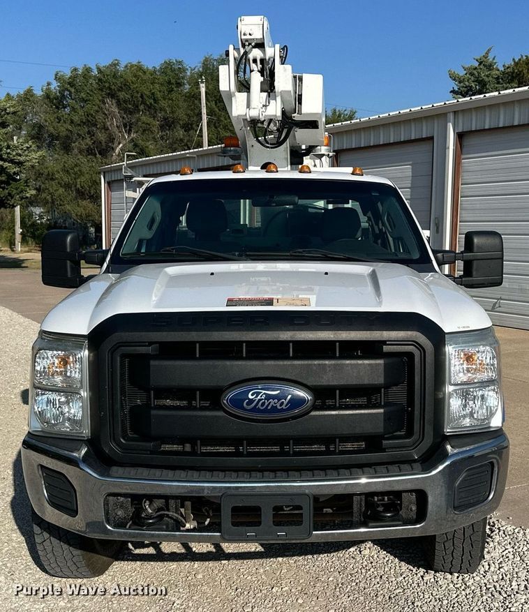 image for item NP9478 2011 Ford  F350 Super Duty bucket truck