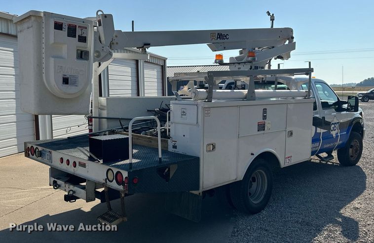 image for item NP9478 2011 Ford  F350 Super Duty bucket truck