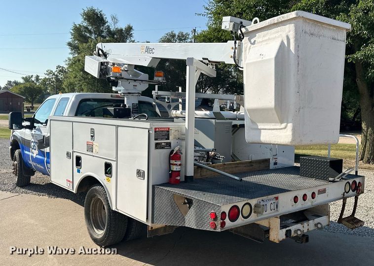 image for item NP9478 2011 Ford  F350 Super Duty bucket truck