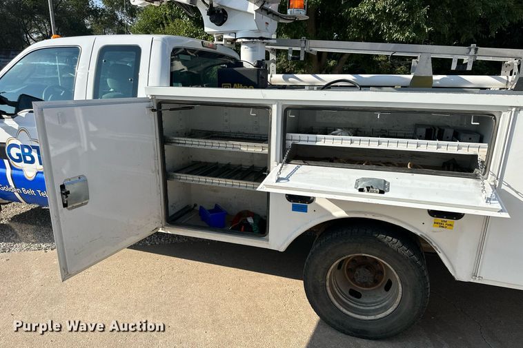 image for item NP9478 2011 Ford  F350 Super Duty bucket truck