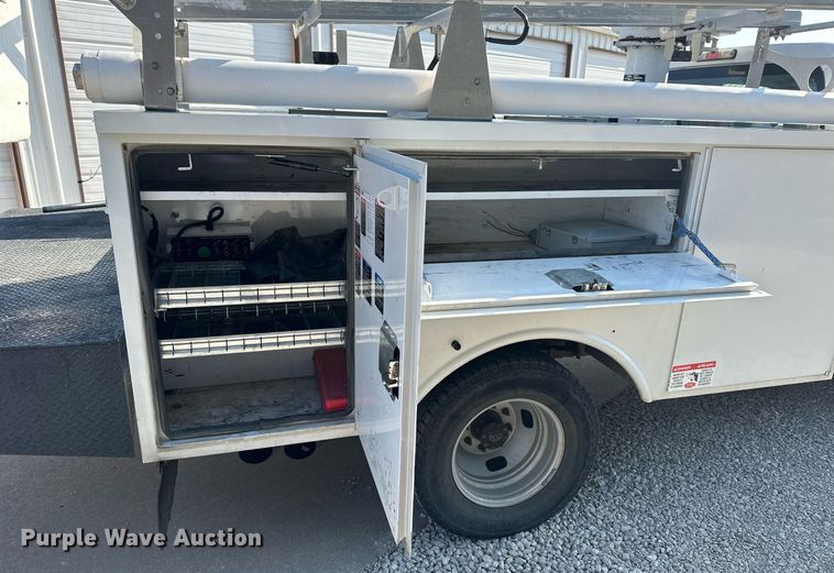 image for item NP9478 2011 Ford  F350 Super Duty bucket truck