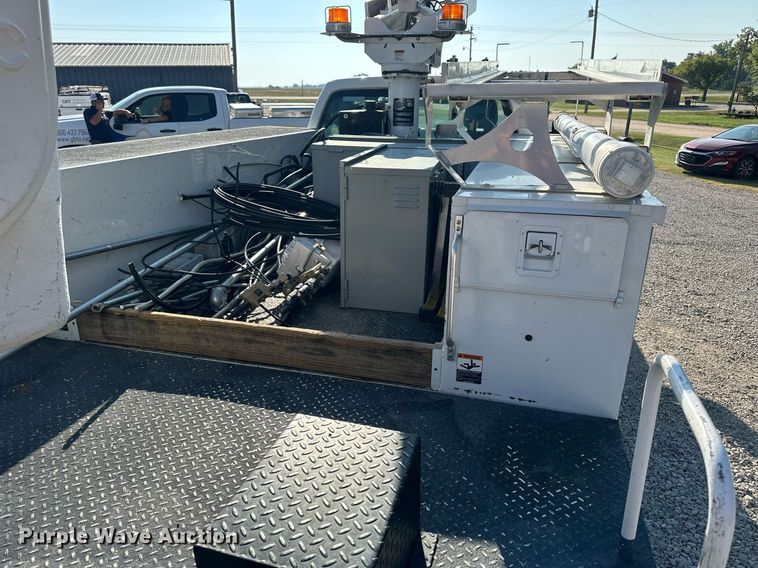 image for item NP9478 2011 Ford  F350 Super Duty bucket truck