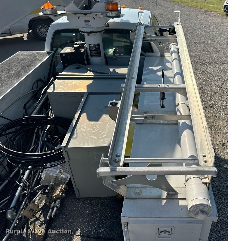 image for item NP9478 2011 Ford  F350 Super Duty bucket truck