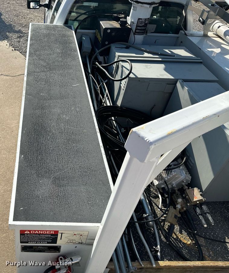 image for item NP9478 2011 Ford  F350 Super Duty bucket truck