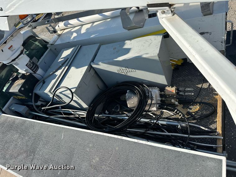 image for item NP9478 2011 Ford  F350 Super Duty bucket truck