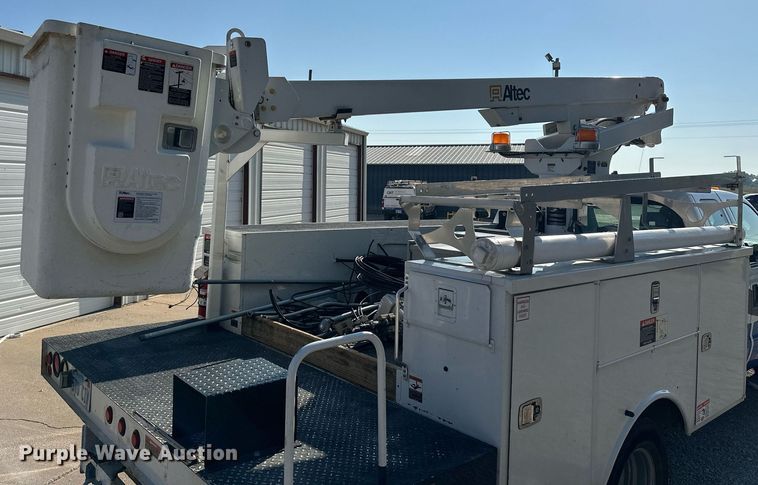 image for item NP9478 2011 Ford  F350 Super Duty bucket truck