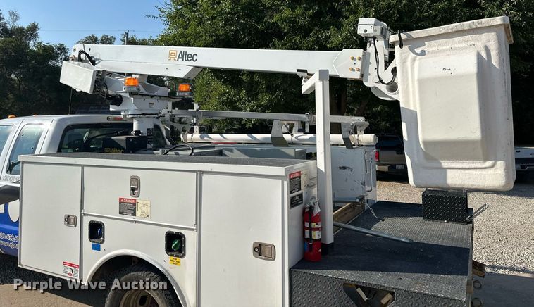image for item NP9478 2011 Ford  F350 Super Duty bucket truck