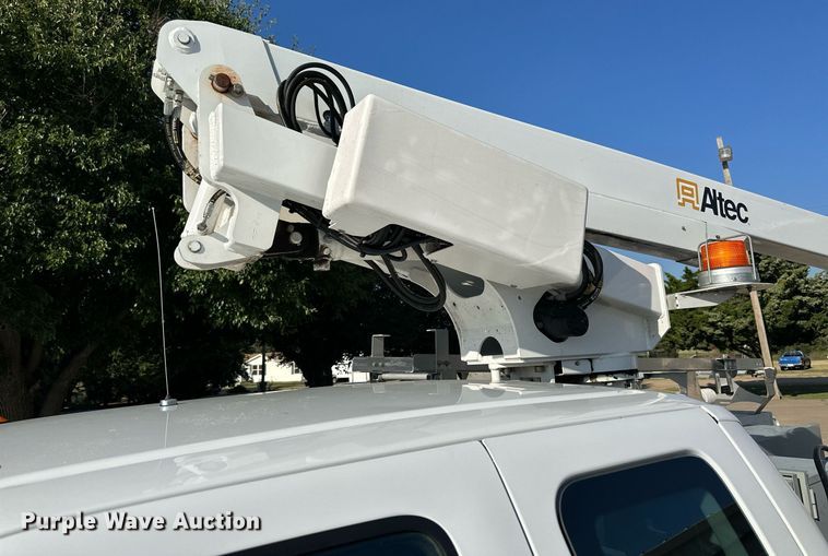 image for item NP9478 2011 Ford  F350 Super Duty bucket truck