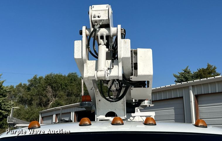 image for item NP9478 2011 Ford  F350 Super Duty bucket truck