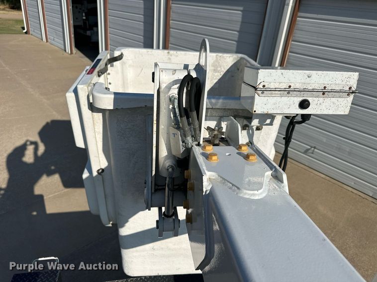 image for item NP9478 2011 Ford  F350 Super Duty bucket truck