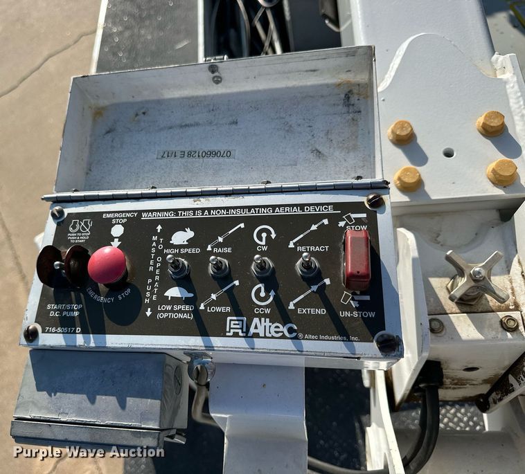 image for item NP9478 2011 Ford  F350 Super Duty bucket truck