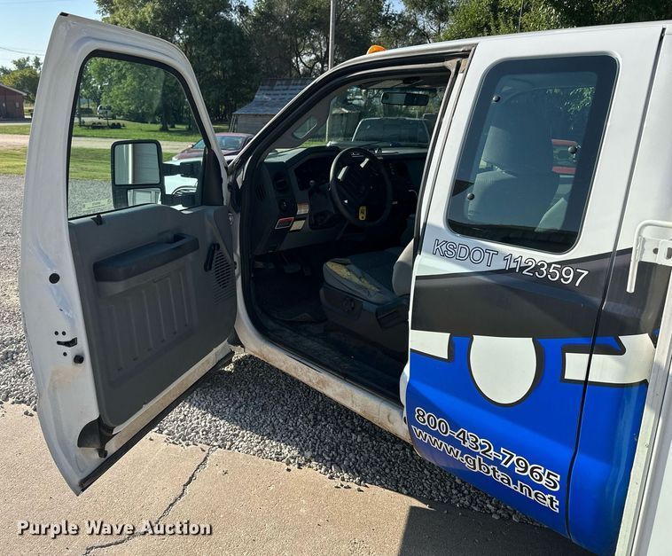 image for item NP9478 2011 Ford  F350 Super Duty bucket truck