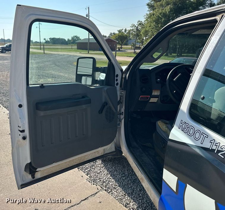 image for item NP9478 2011 Ford  F350 Super Duty bucket truck