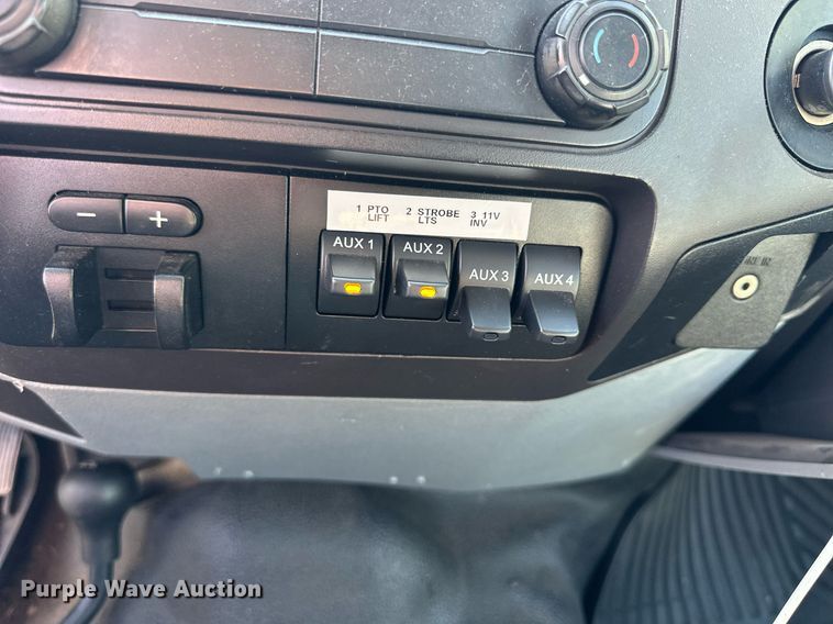 image for item NP9478 2011 Ford  F350 Super Duty bucket truck