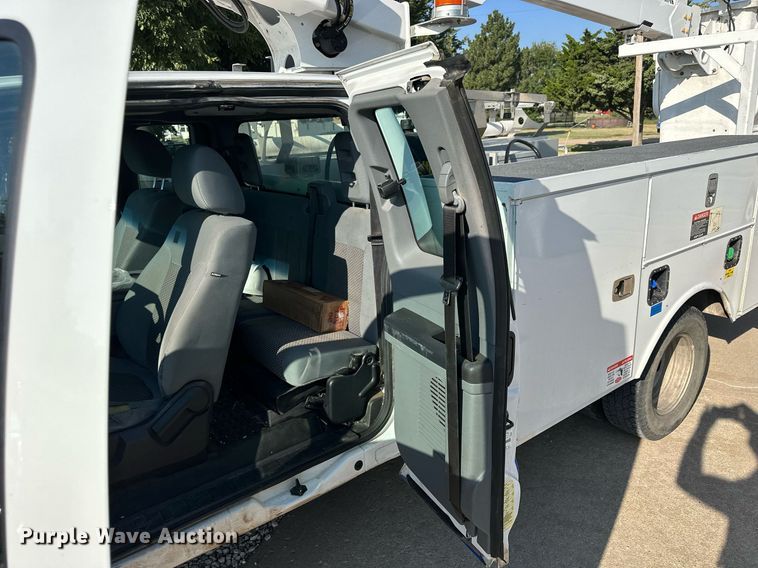 image for item NP9478 2011 Ford  F350 Super Duty bucket truck